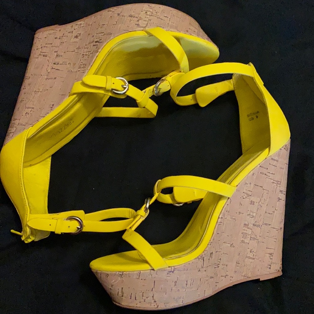 Yellow wedges